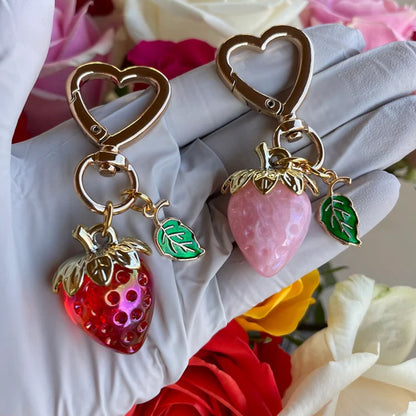 Lindo llavero con forma de fresa y corazón, colgante creativo para bolso