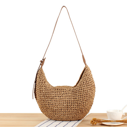 Lässige minimalistische Tragetasche aus Stroh