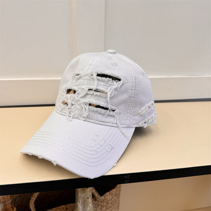 Sonnenhut machen alte zerrissene Softtop-Baseballkappe