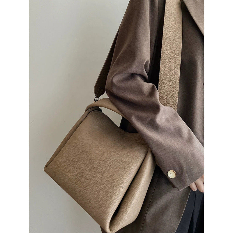 Lunarelle Everyday Messenger