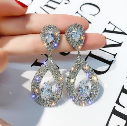 Pendientes de diamantes de imitación con borlas de flores y mariposas