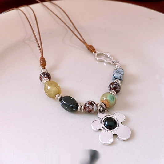 Collar extraíble de temperamento moderno y diseño de alta calidad.