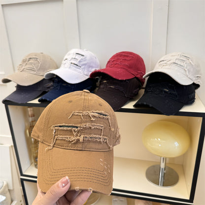 Sonnenhut machen alte zerrissene Softtop-Baseballkappe