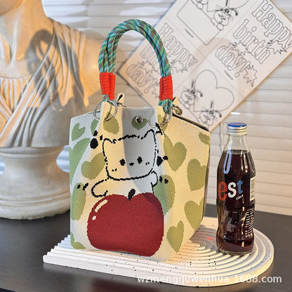 Gestrickte Tasche mit Schnalle