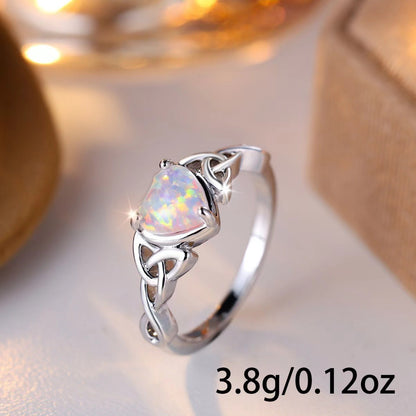 Unregelmäßiger, einfacher, persönlicher Ring mit besonderem Interesse und leichtem Luxus
