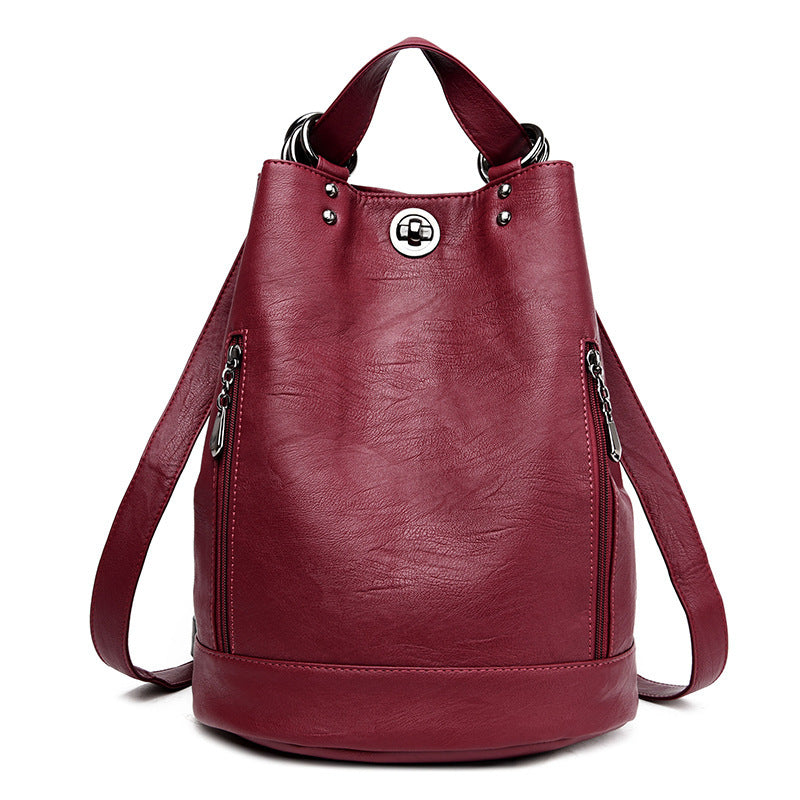 Simple and versatile travel backpack