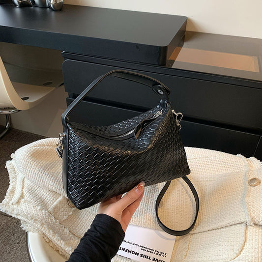 Montera Shoulder Bag