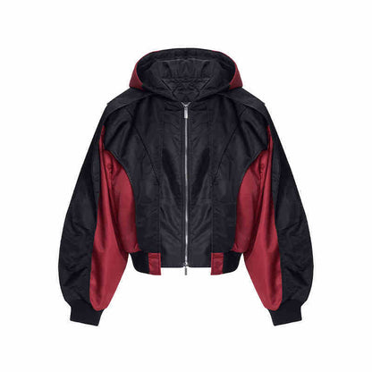 Chaqueta acolchada con capucha corta y empalme de estructura de perfil