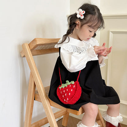 Bolso bandolera infantil de lana con forma de fresa, tejido a mano