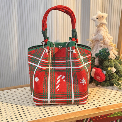 Gestrickte Tasche mit Schnalle
