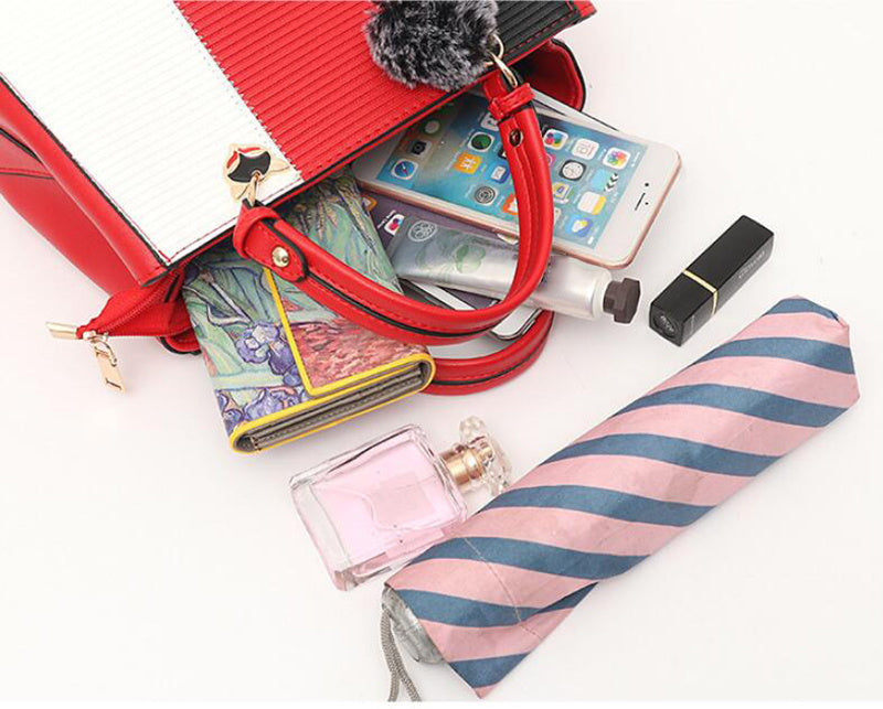 Bolso de hombro con adornos de bolas de pelo 