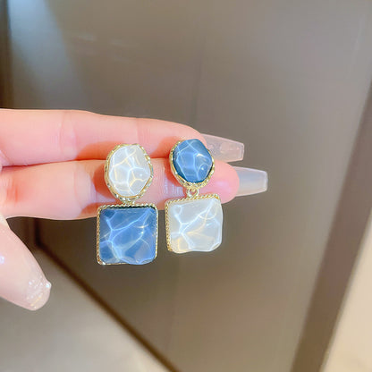 Pendientes redondos con borlas de concha y diseño de flores, ligeros, de lujo y de gran sentido.