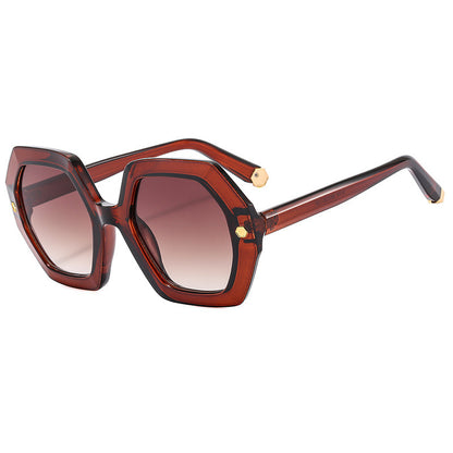 Neue unregelmäßige Sonnenbrille mit sechseckiger Niete für Damen