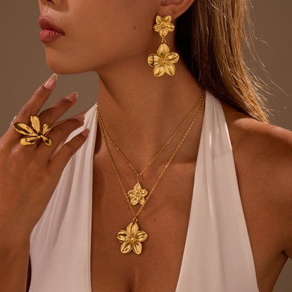 Collar con flores de estilo europeo y americano, pendientes de acero de titanio y anillo abierto.