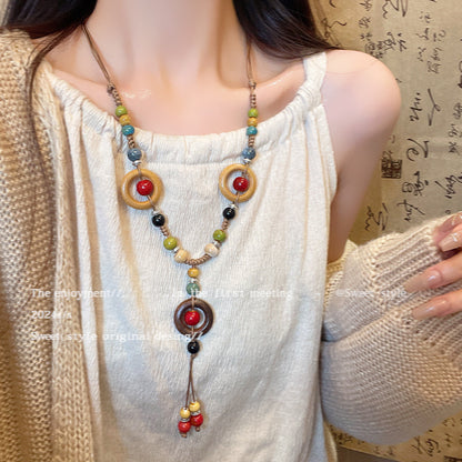 Collar con colgante de mariposa de cerámica retro de Hong Kong
