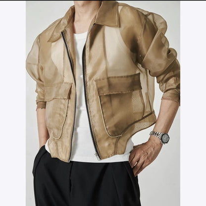 Langärmlige Jacke mit Kapuze und Revers aus Netzstoff