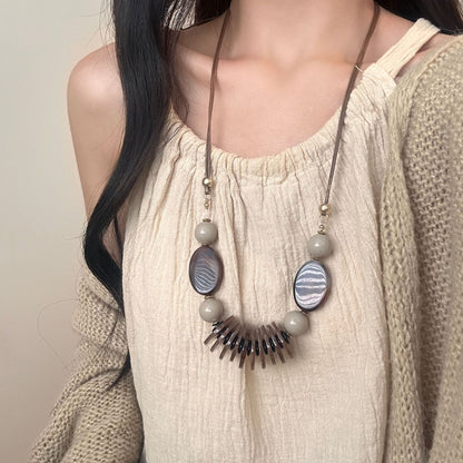 Collar colgante original tejido a mano con forma larga