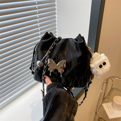 Bolso bandolera tipo cubo con diseño de mariposa
