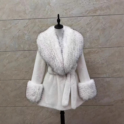 Temperamentvoller Slim Fit Damen Pelzmantel