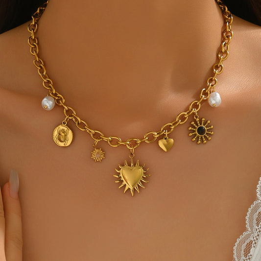 Cadena colgante con gemas de perla incrustadas y el mismo diseño de Niche Love