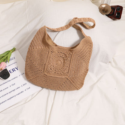 Geflochtene Strandtasche aus Stroh