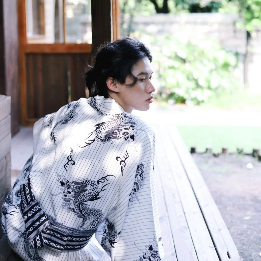 Kimono japonés tradicional de ropa formal para hombres