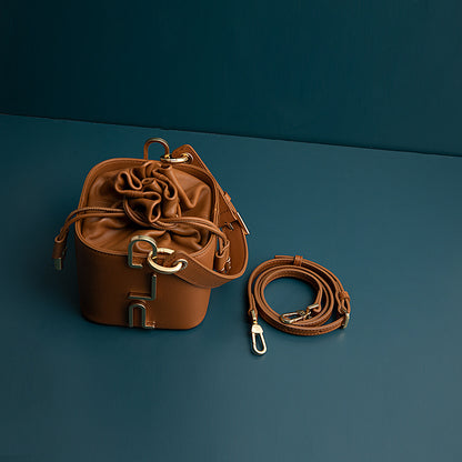 Bolso de piel de vacuno tipo cubo