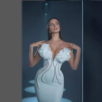 Vestido de noche largo sin tirantes con cadena de flores y temperamento socialité de estilo nuevo europeo y americano.