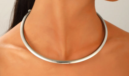 Collar de lujo ligero y a la moda para mujer.