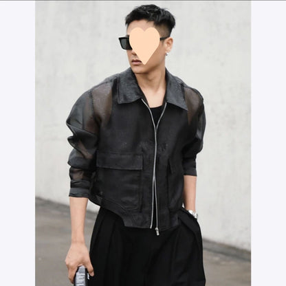 Langärmlige Jacke mit Kapuze und Revers aus Netzstoff