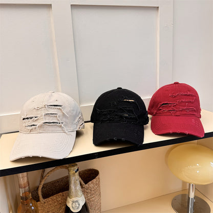 Sonnenhut machen alte zerrissene Softtop-Baseballkappe