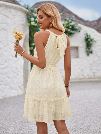 Vestido de verano de color liso con cuello halter y encaje informal con lazo en la cintura para mujer, nueva moda para vacaciones y playa.