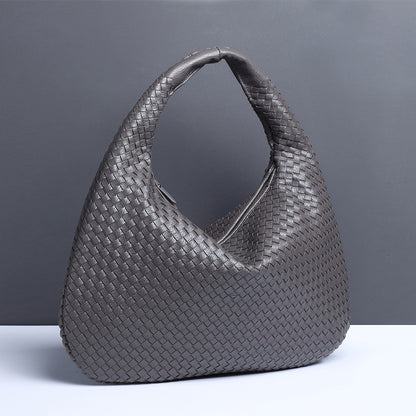 Bolso tejido en forma de media luna