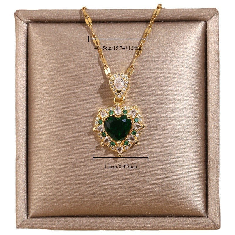 Collar de cobre con microincrustaciones de circonitas, esmeralda y corazón de amor con diamantes