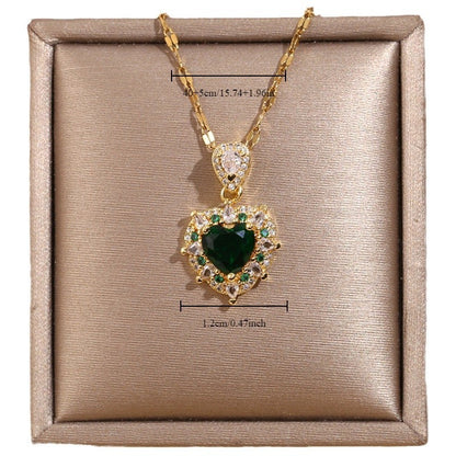 Collar de cobre con microincrustaciones de circonitas, esmeralda y corazón de amor con diamantes