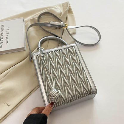 Bolsos pequeños plisados ​​con elegante textura y buen diseño para mujer