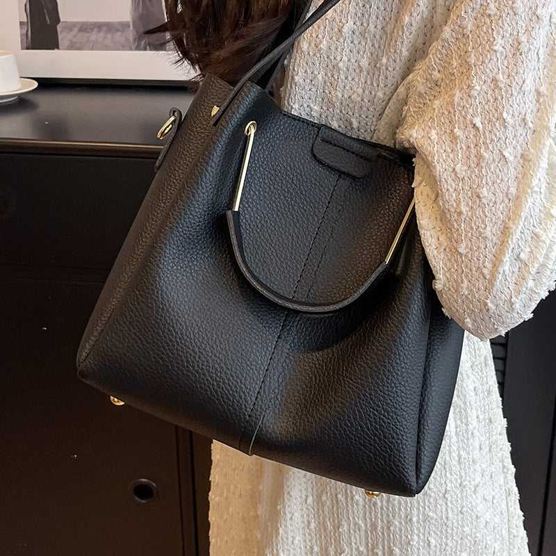 Bolso tipo cubo con textura a juego para otoño