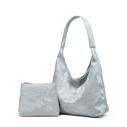 Bolso de mano de elegancia pulida