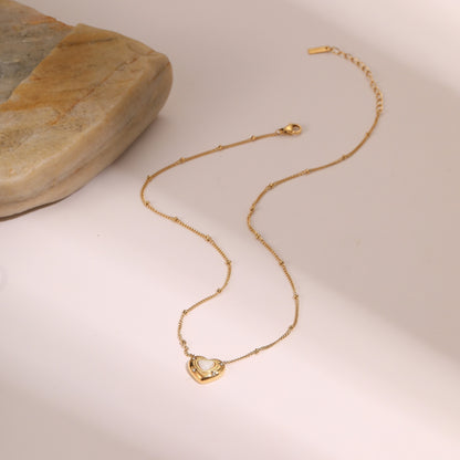 Collar de acero de titanio con colgante de piedra natural en forma de corazón de amor con diseño de moda