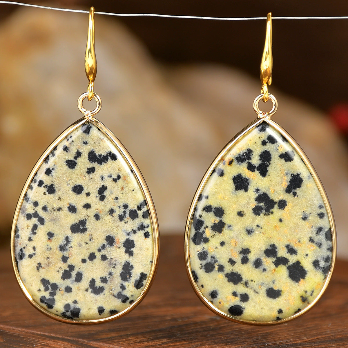 Women's High Profile Retro Water Drop Natural Stone Pendant Earrings