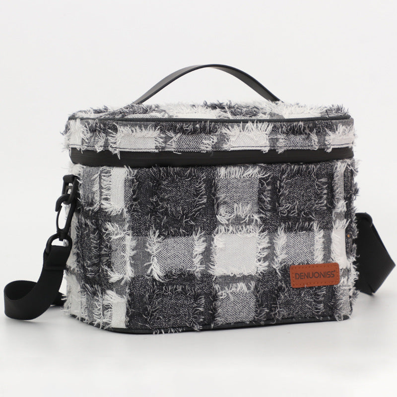 Creative hand-held insulated lunch bag