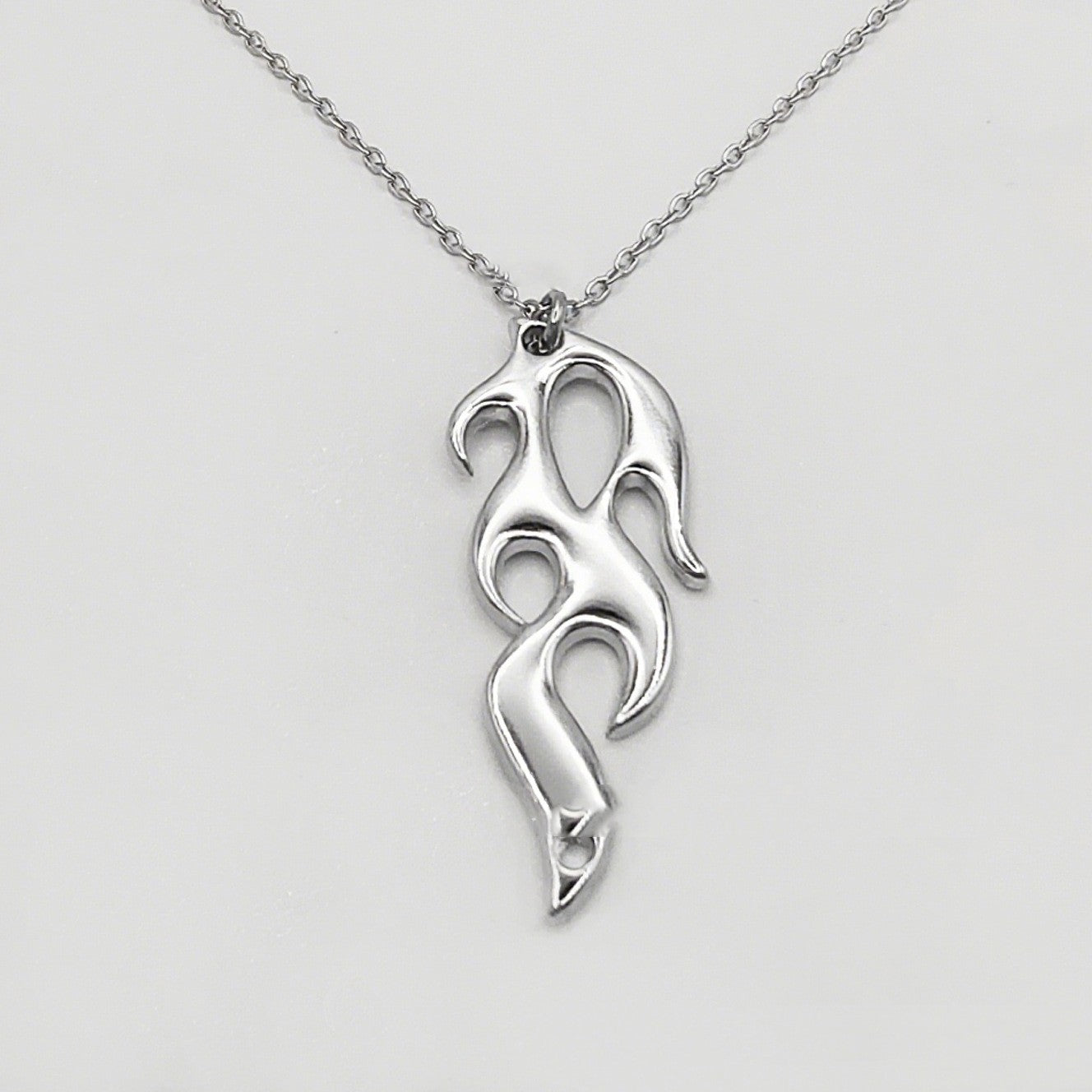 Collar punk dominante con elemento fuego Hip Hop
