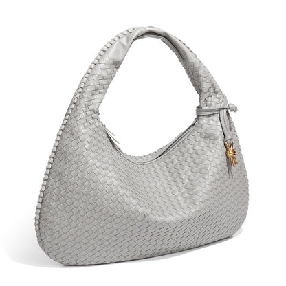Bolso tejido en forma de media luna