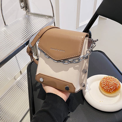 Kleine Tasche mit Kettennieten