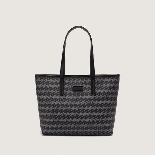 Nuvéra Shoulder Tote