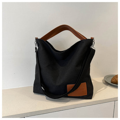 Zeitlose Schultertasche aus Canvas