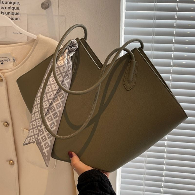 Large commuting tote bag