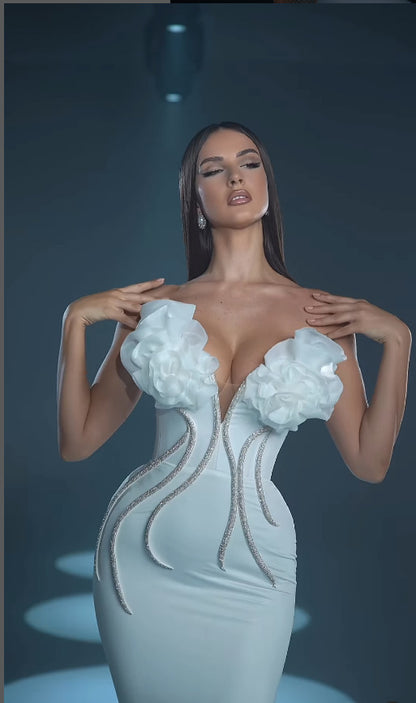 Vestido de noche largo sin tirantes con cadena de flores y temperamento socialité de estilo nuevo europeo y americano.