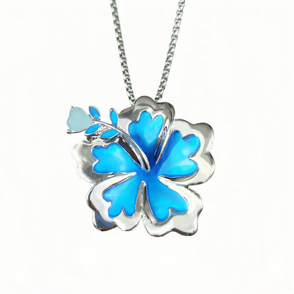 Collar de flores luminosas de verano con pétalos de metal plateados y colgante emisor de luz para mujer