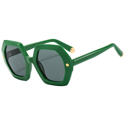 Neue unregelmäßige Sonnenbrille mit sechseckiger Niete für Damen